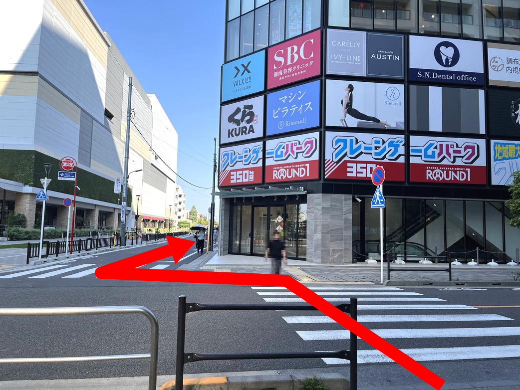 みずほ銀行の前の横断歩道